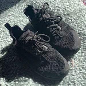 Nike All Black Huaraches